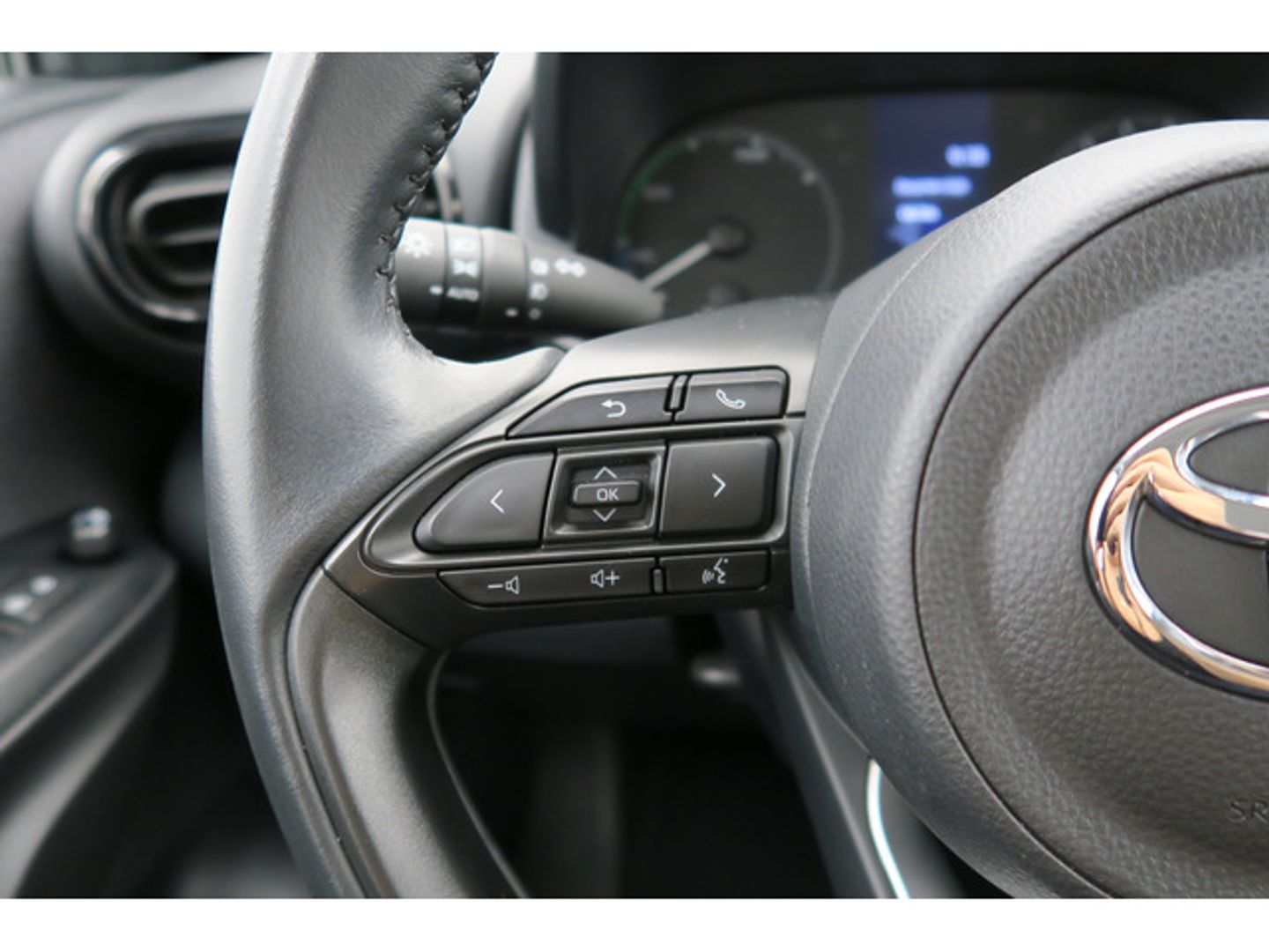 Toyota Yaris 120H Active Tech 85 kW (116 CV) Blanco Compact