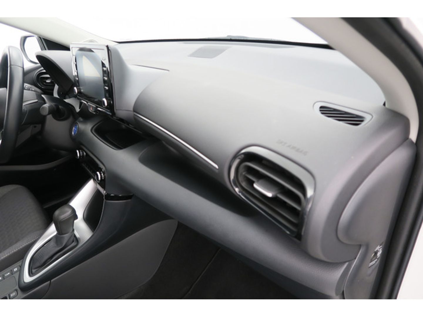 Toyota Yaris 120H Active Tech 85 kW (116 CV) Blanco Compact