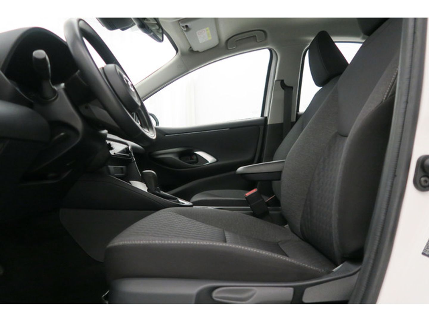 Toyota Yaris 120H Active Tech 85 kW (116 CV) Blanco Compact