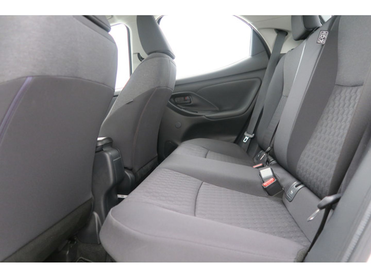Toyota Yaris 120H Active Tech 85 kW (116 CV) Blanco Compact