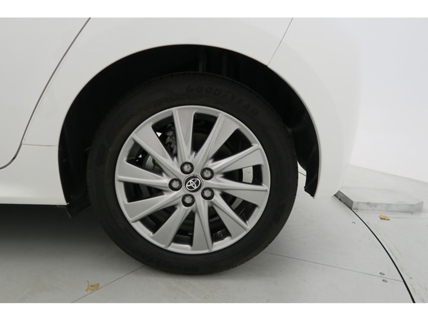 Toyota Yaris 120H Active Tech 85 kW (116 CV) Blanco Compact