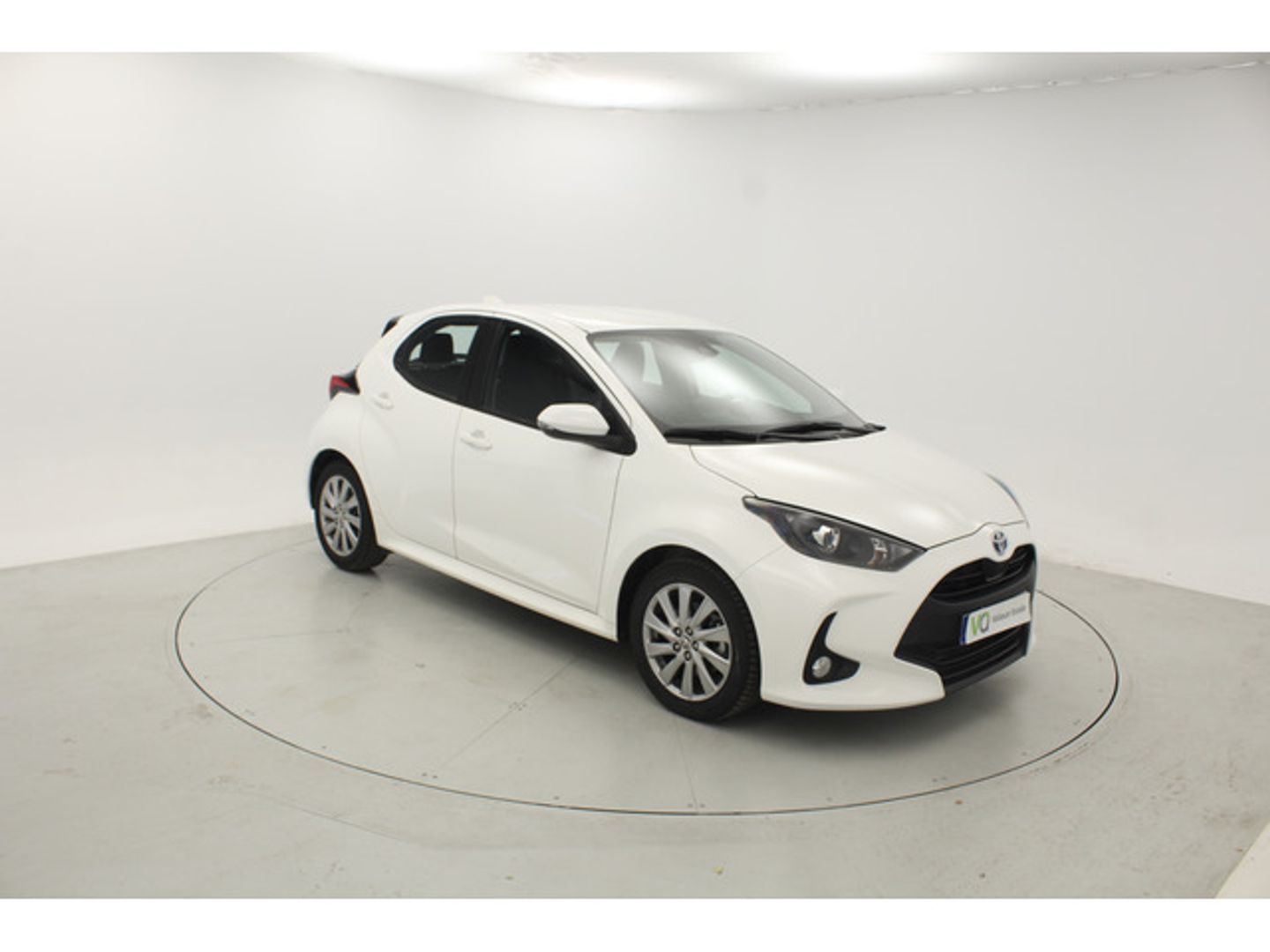 Toyota Yaris 120H Active Tech 85 kW (116 CV) Blanco Compact