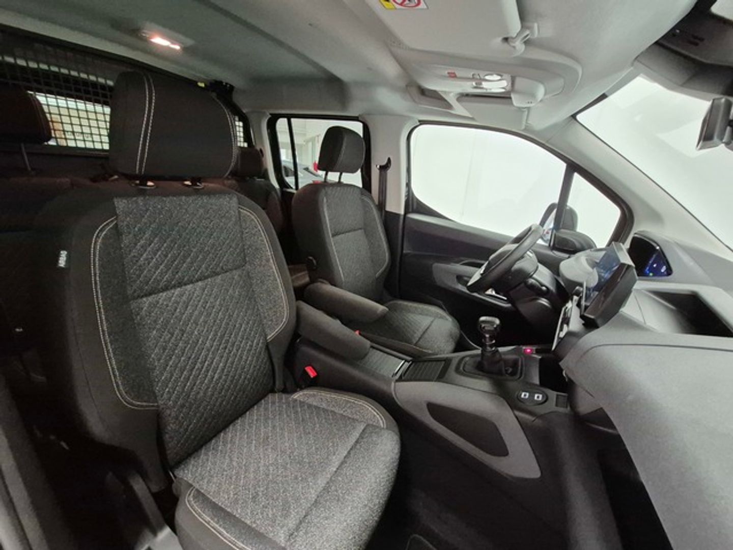 Peugeot Rifter BlueHDi 100 Allure Business Standard 73 kW (100 CV) Negro Minivan