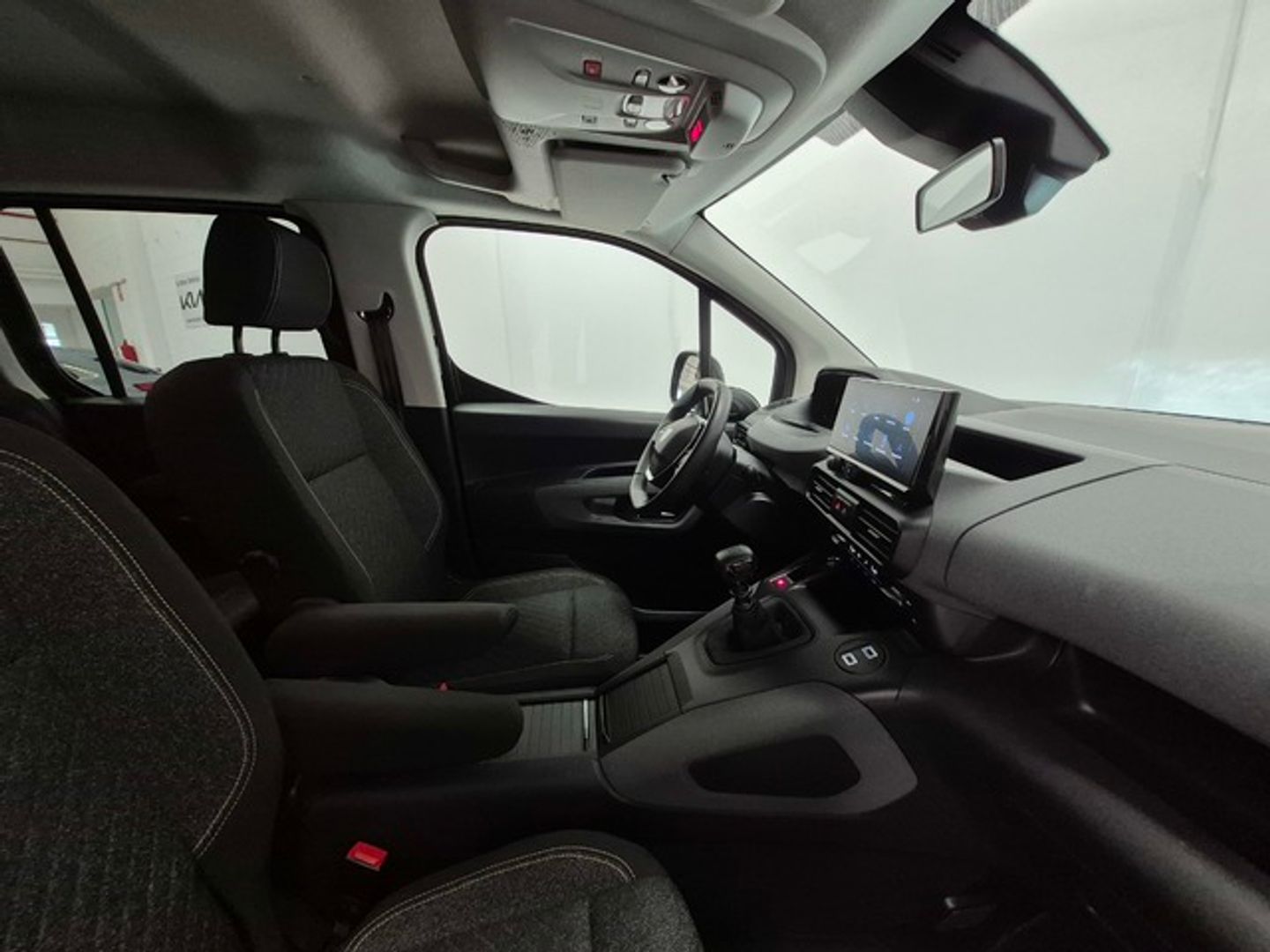 Peugeot Rifter BlueHDi 100 Allure Business Standard 73 kW (100 CV) Negro Minivan
