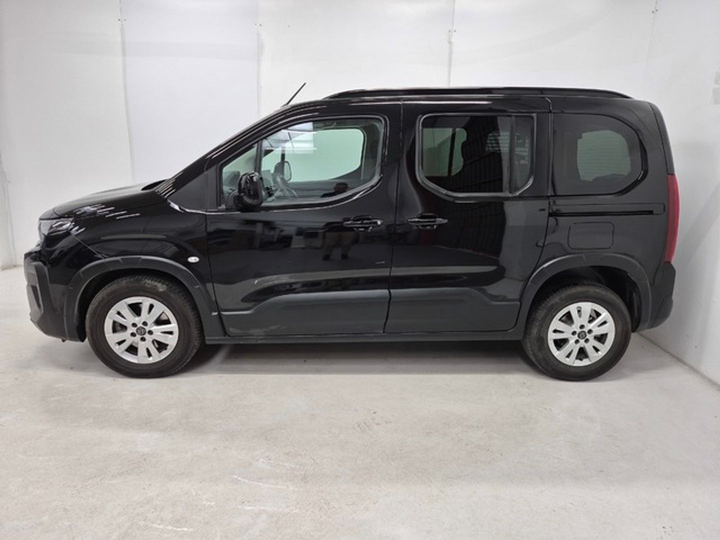 Peugeot Rifter BlueHDi 100 Allure Business Standard 73 kW (100 CV) Negro Minivan