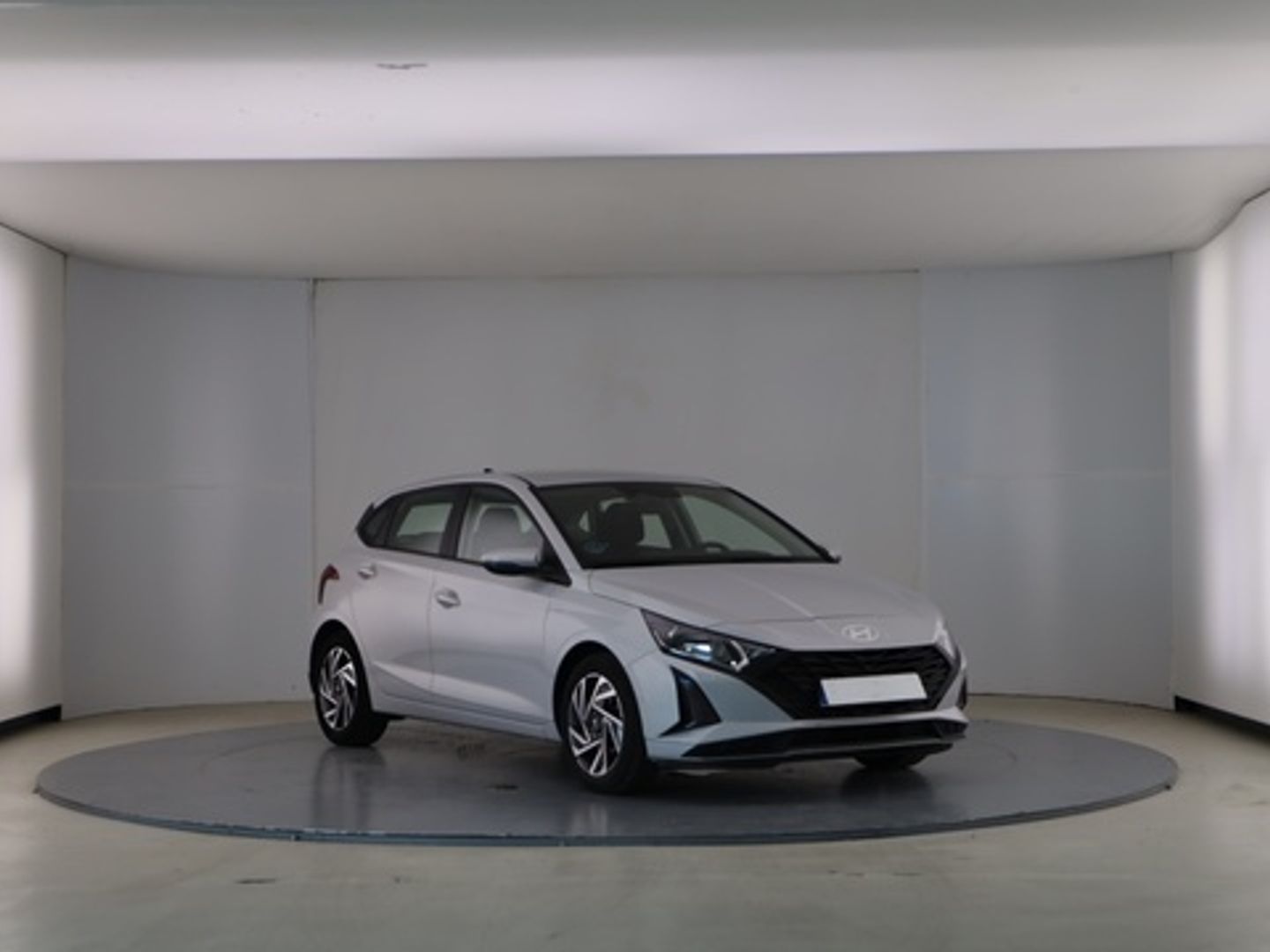 Hyundai i20 1.2 MPI Klass 62 kW (84 CV) Gris Plata Sedan