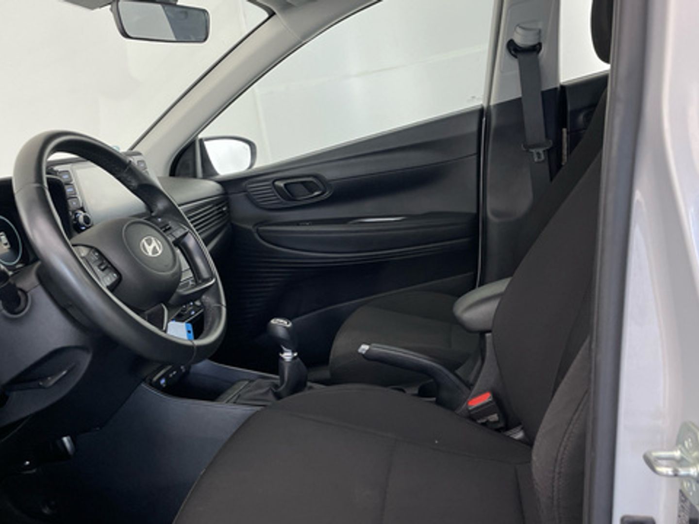 Hyundai i20 1.2 MPI Klass 62 kW (84 CV) Gris Plata Sedan