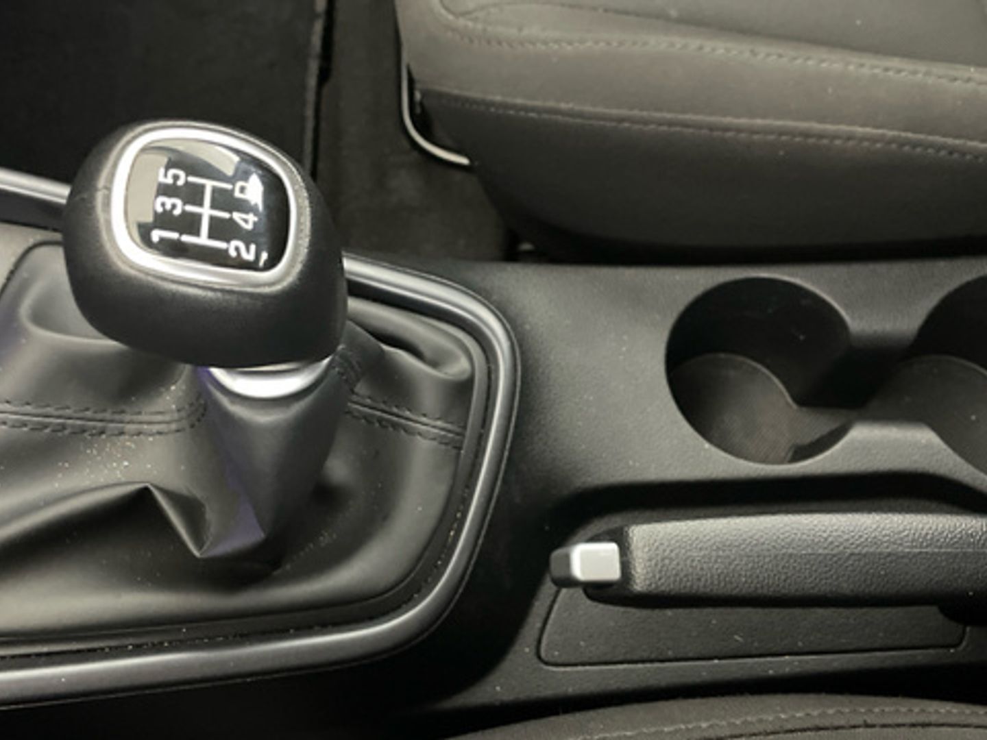 Hyundai i20 1.2 MPI Klass 62 kW (84 CV) Gris Plata Sedan