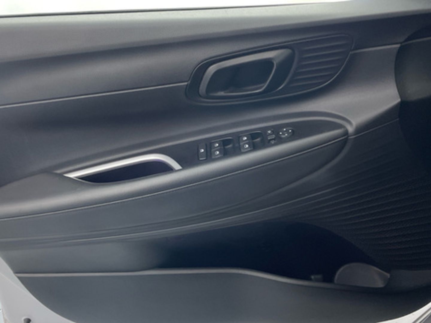 Hyundai i20 1.2 MPI Klass 62 kW (84 CV) Gris Plata Sedan