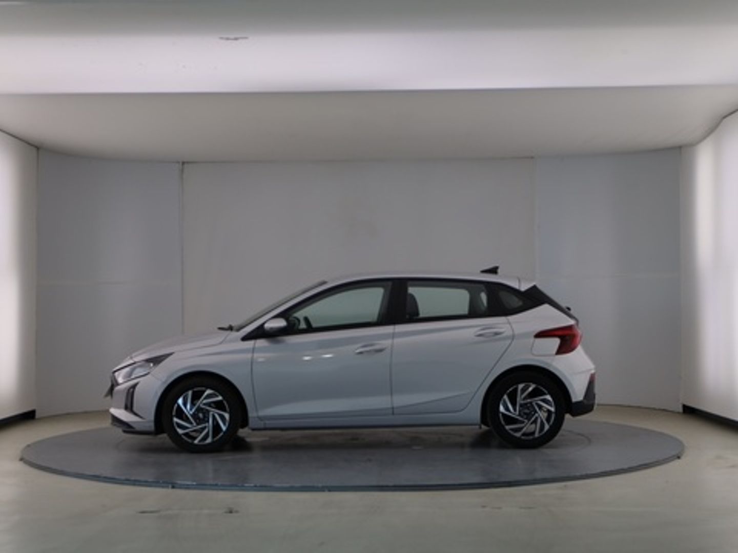 Hyundai i20 1.2 MPI Klass 62 kW (84 CV) Gris Plata Sedan