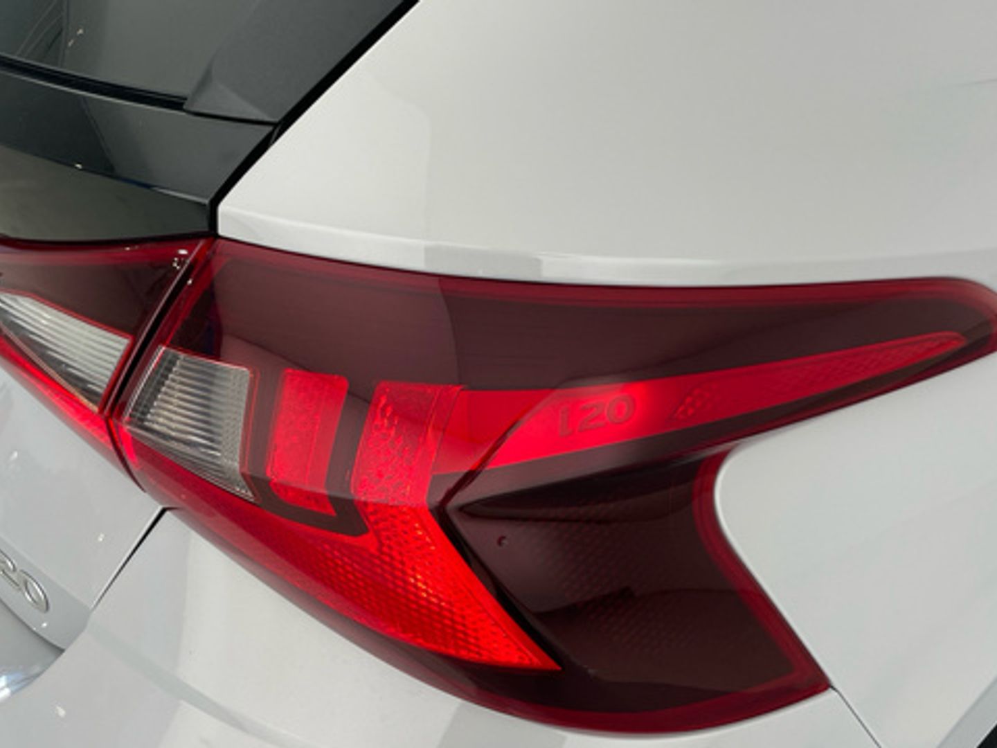 Hyundai i20 1.2 MPI Klass 62 kW (84 CV) Gris Plata Sedan