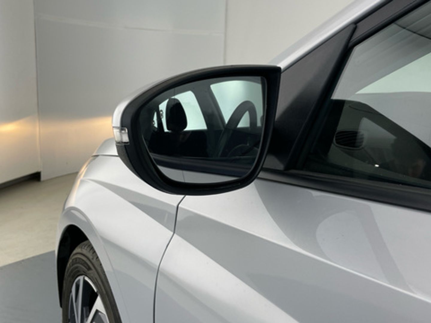 Hyundai i20 1.2 MPI Klass 62 kW (84 CV) Gris Plata Sedan