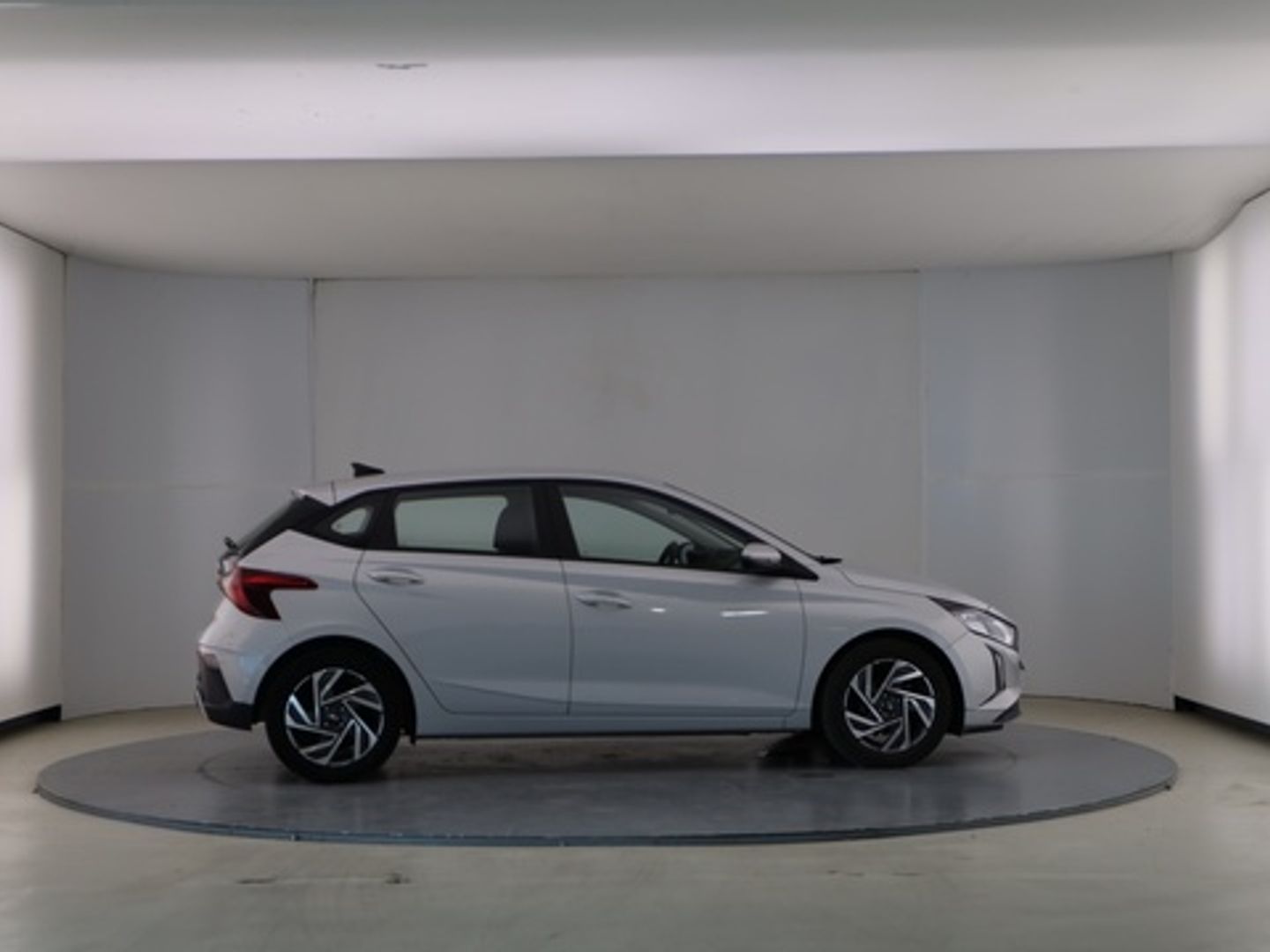 Hyundai i20 1.2 MPI Klass 62 kW (84 CV) Gris Plata Sedan
