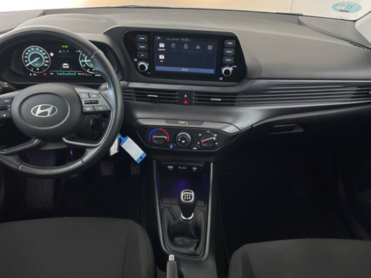 Hyundai i20 1.2 MPI Klass 62 kW (84 CV) Gris Plata Sedan