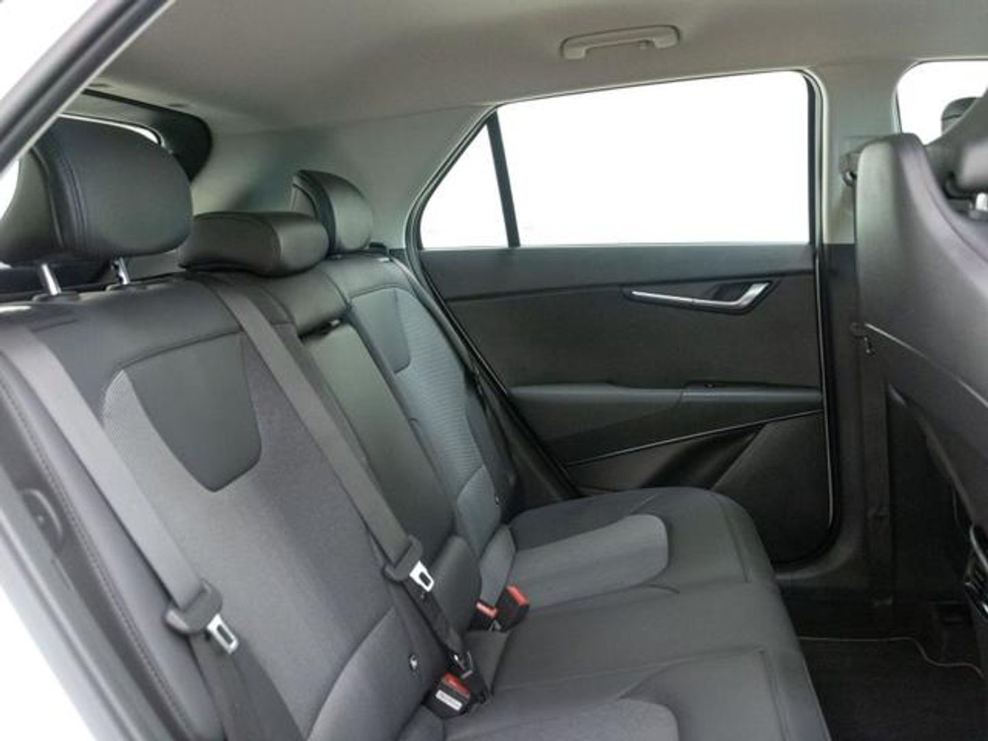 Kia Niro 1.6 GDi HEV Drive 104 kW (141 CV) Blanco SUV
