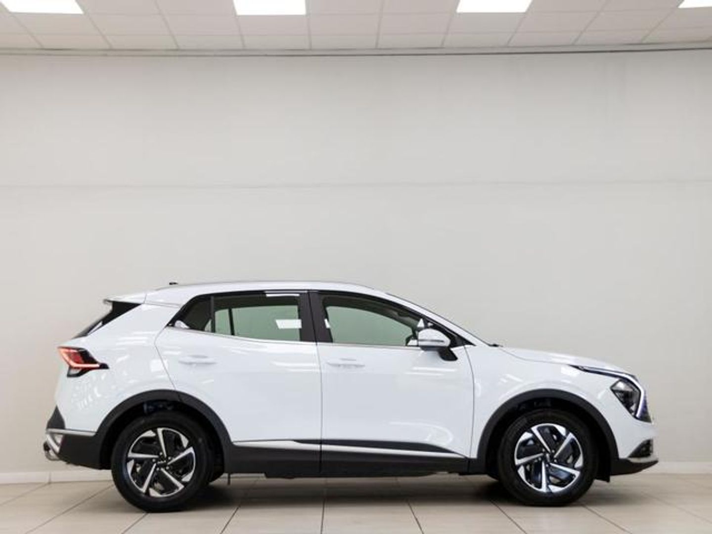 Kia Sportage 1.6 CRDi MHEV Drive 4x2 100 kW (136 CV) Blanco SUV