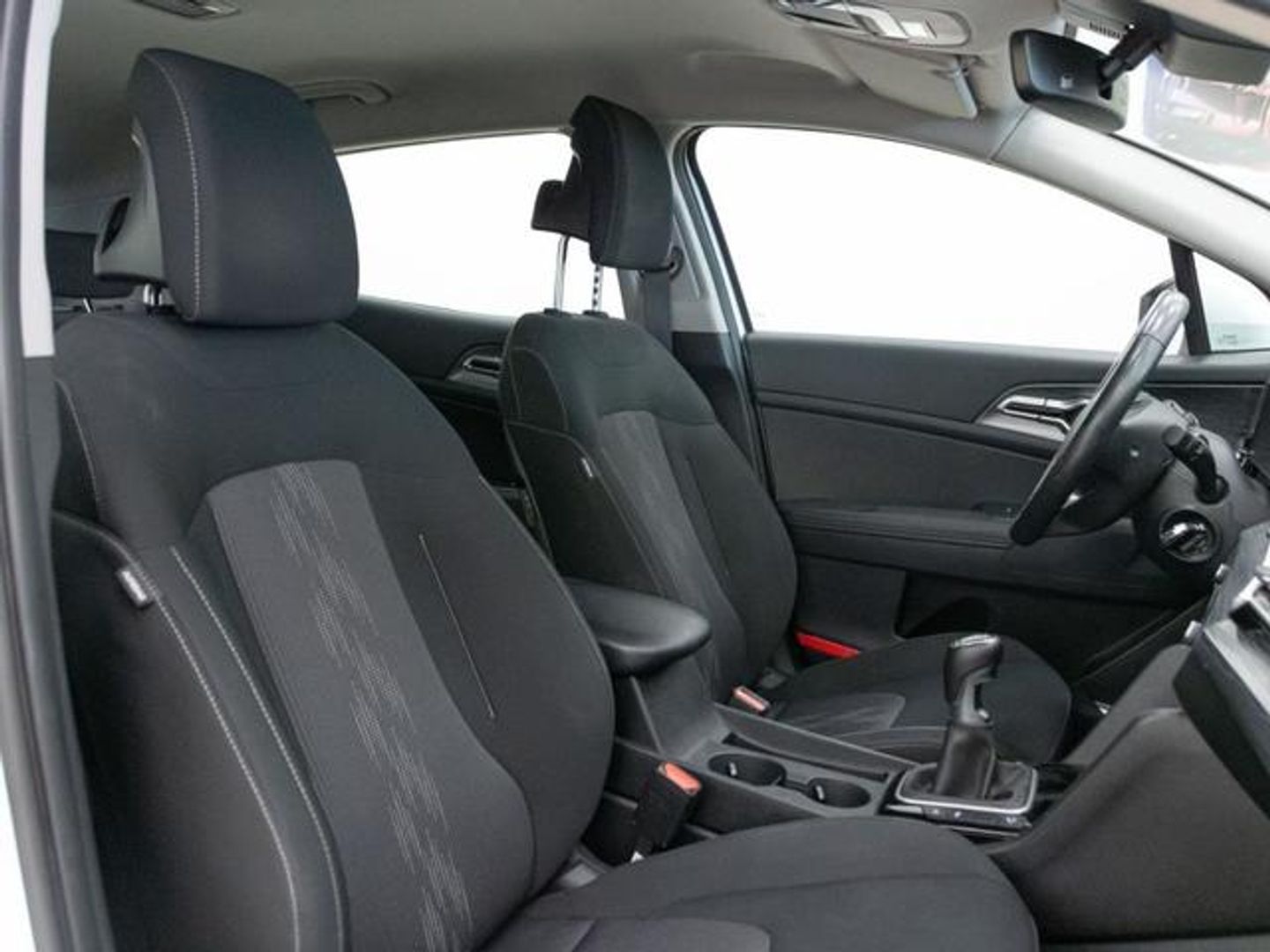 Kia Sportage 1.6 CRDi MHEV Drive 4x2 100 kW (136 CV) Blanco SUV