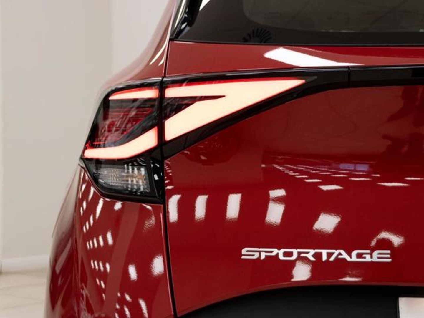 Kia Sportage 1.6 T-GDi HEV Drive 4x2 158 kW (215 CV) Rojo SUV