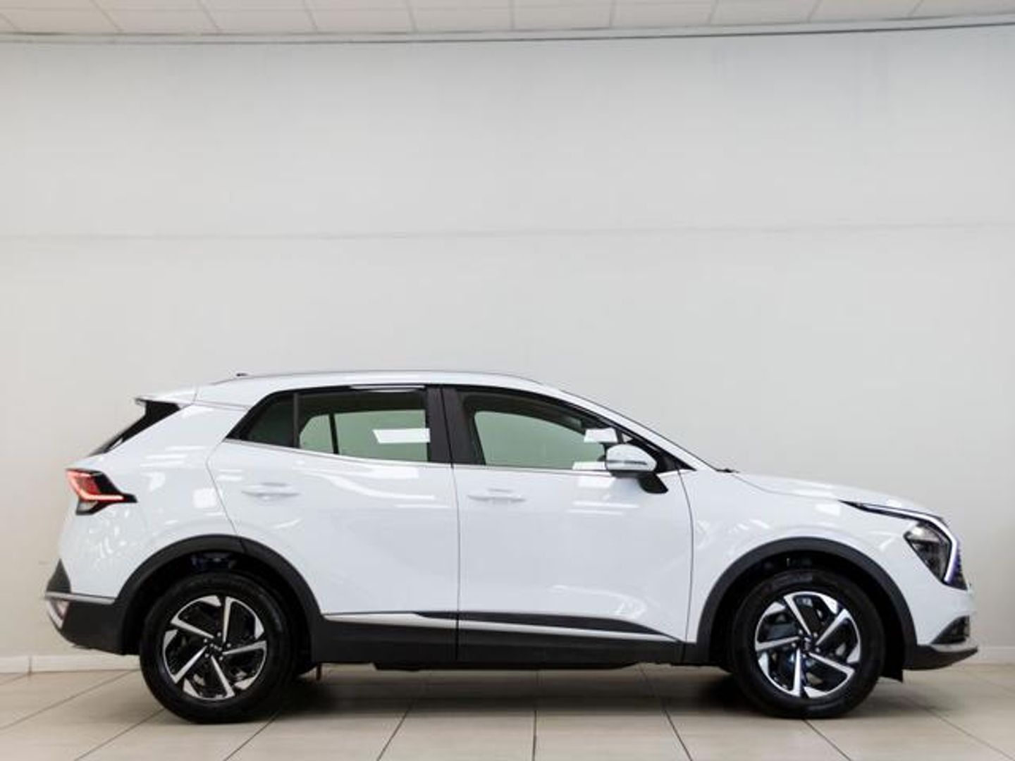 Kia Sportage 1.6 T-GDi HEV Drive 4x2 158 kW (215 CV) Blanco SUV