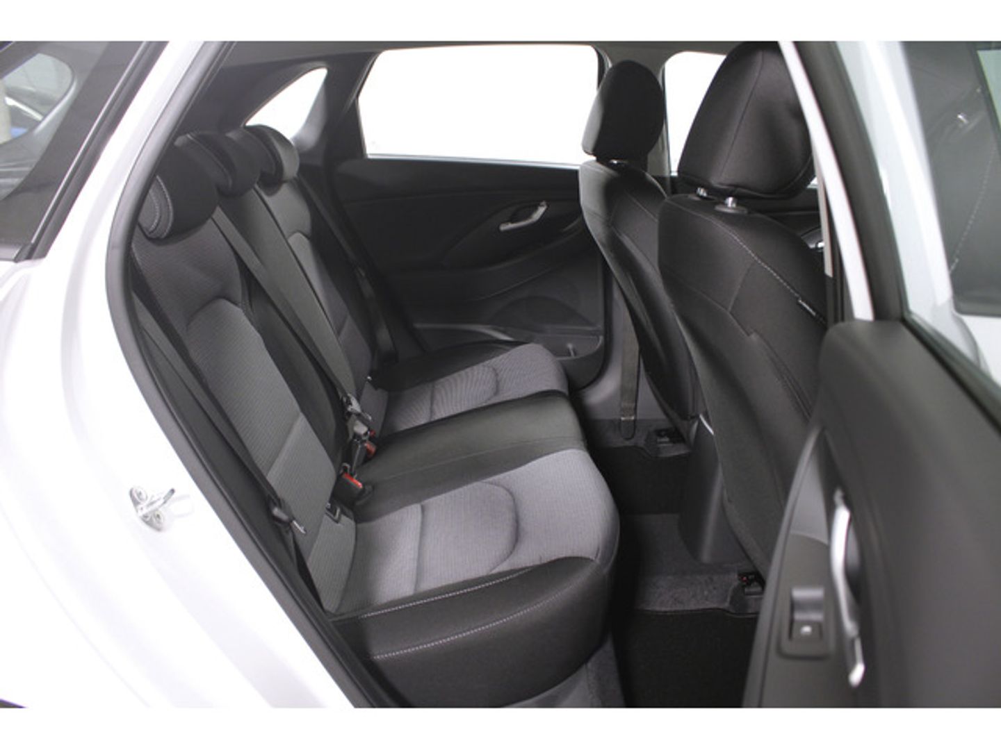 Hyundai i30 1.5 DPI Essence 81 kW (110 CV) Blanco Sedan