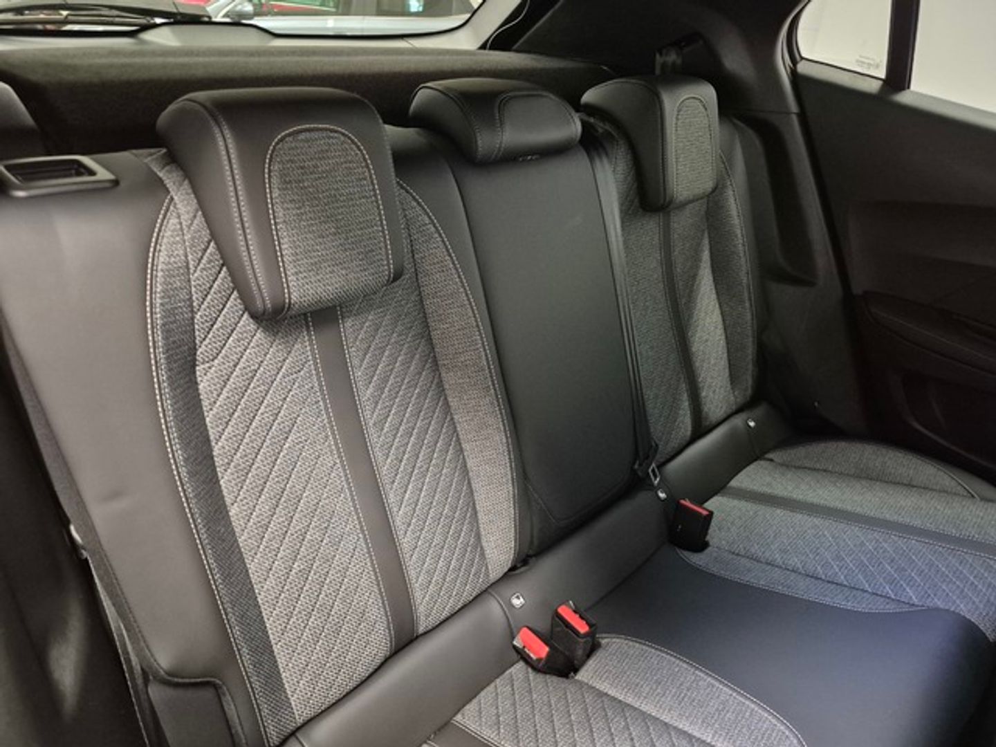 Peugeot 2008 PureTech 130 S&S Allure EAT8 96 kW (130 CV) Gris SUV