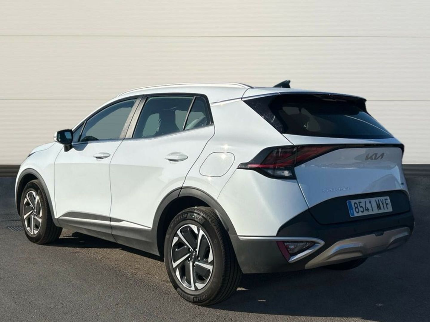 Kia Sportage 1.6 T-GDi HEV Drive 4x2 158 kW (215 CV) Blanco SUV