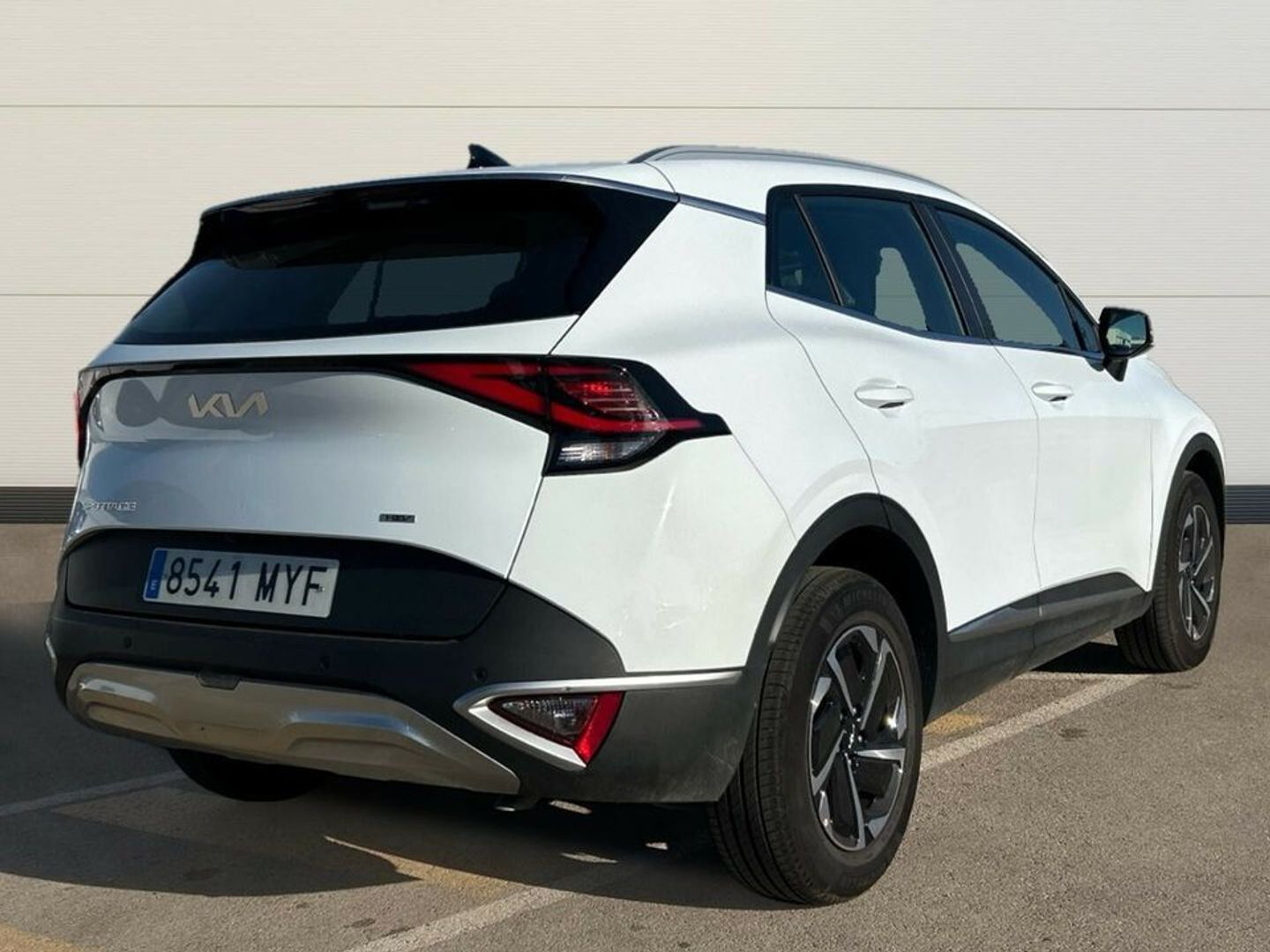 Kia Sportage 1.6 T-GDi HEV Drive 4x2 158 kW (215 CV) Blanco SUV
