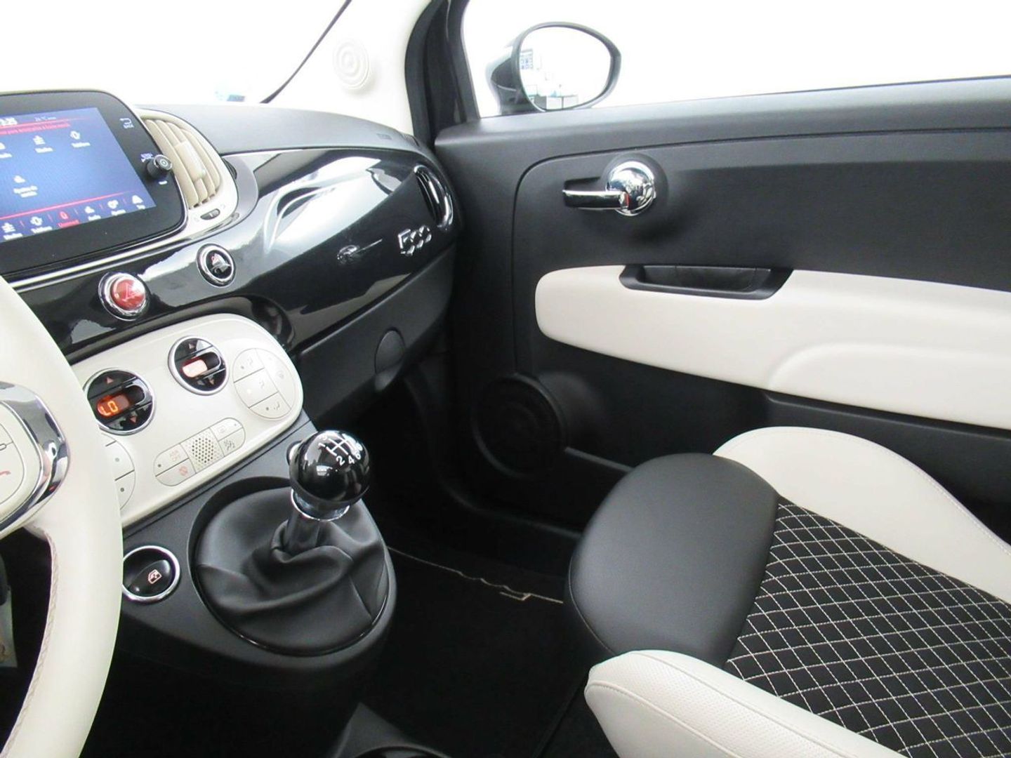 Fiat 500 1.0 Hybrid Dolcevita 51 kW (70 CV) Negro Compact