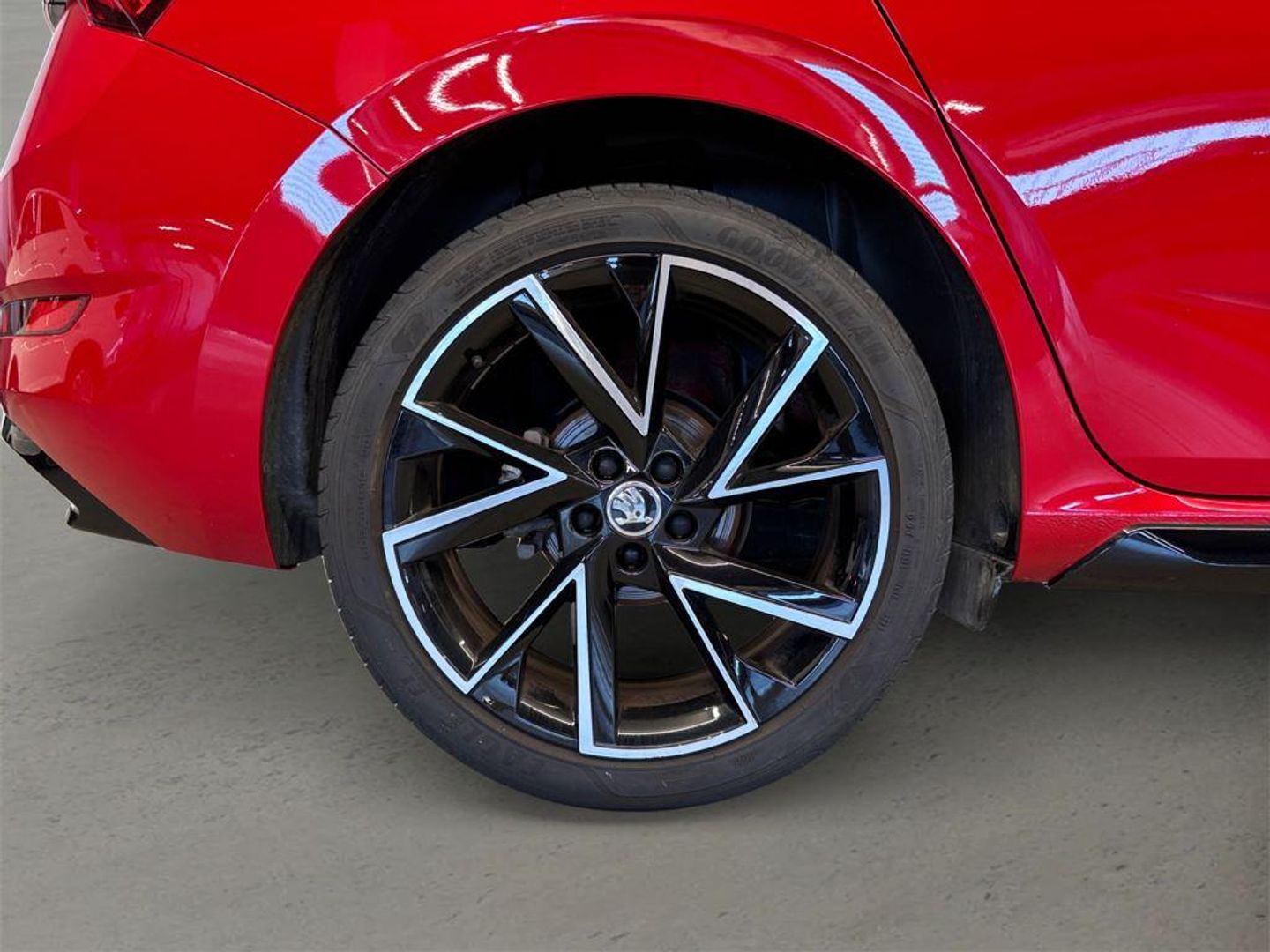 Skoda Scala 1.5 TSI Montecarlo DSG 110 kW (150 CV) Rojo 
