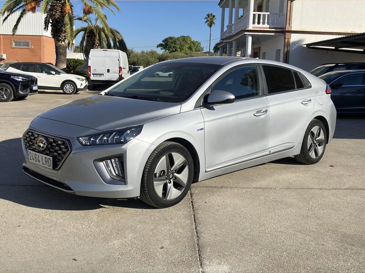 Hyundai Ioniq 1.6 GDI HEV Tecno DCT 104 kW (141 CV) Gris Plata Sedan
