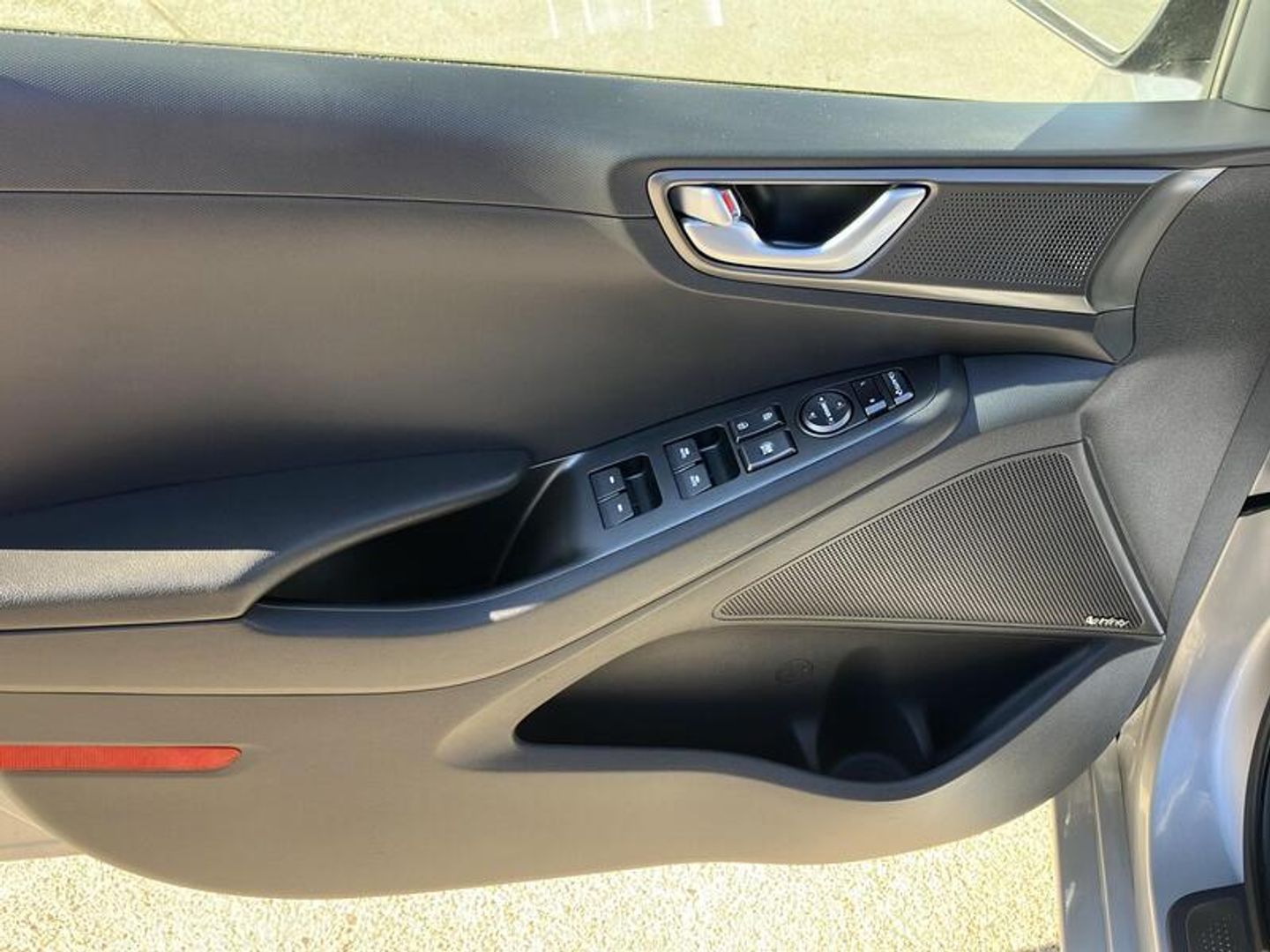 Hyundai Ioniq 1.6 GDI HEV Tecno DCT 104 kW (141 CV) Gris Plata Sedan
