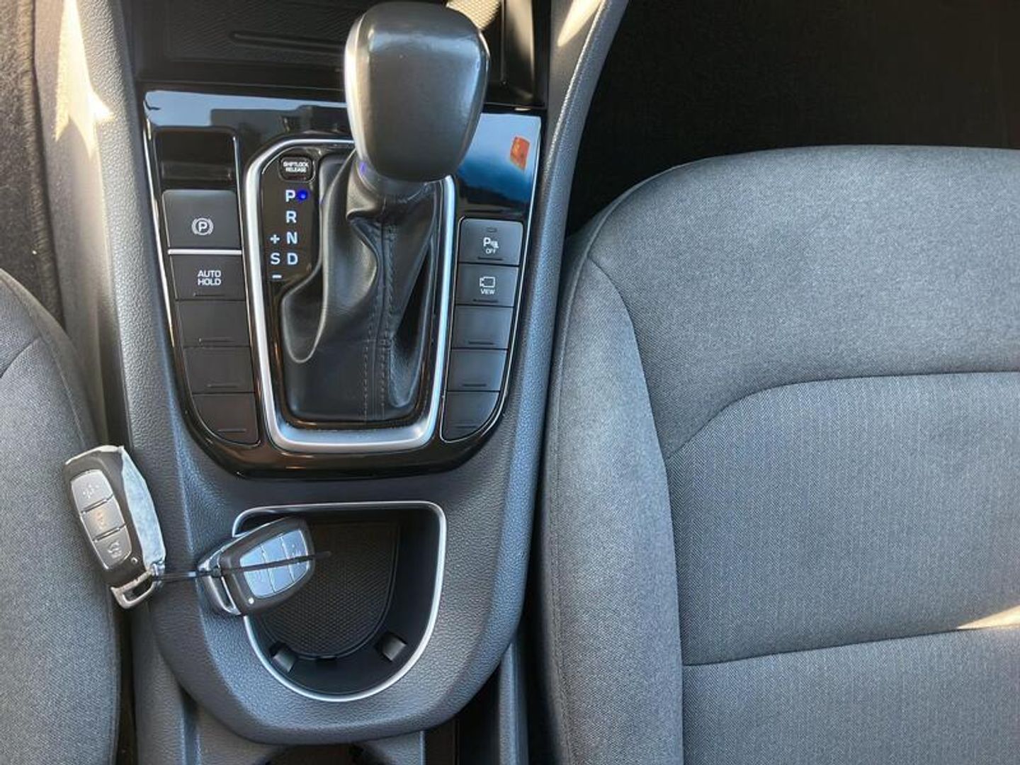 Hyundai Ioniq 1.6 GDI HEV Tecno DCT 104 kW (141 CV) Gris Plata Sedan