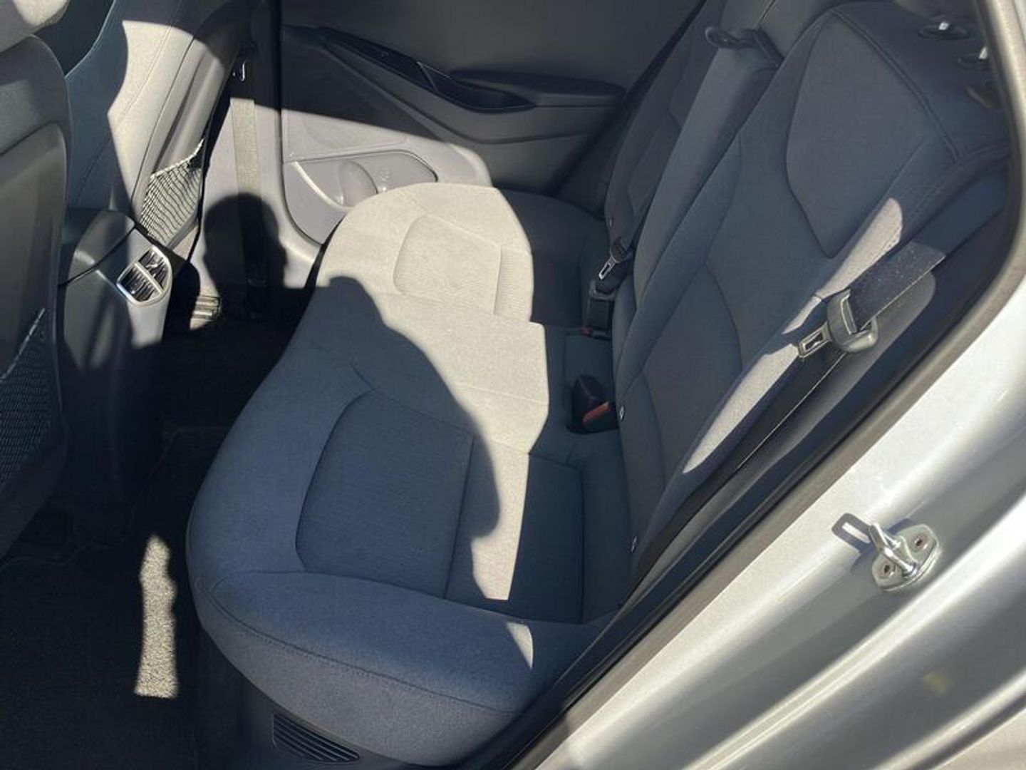 Hyundai Ioniq 1.6 GDI HEV Tecno DCT 104 kW (141 CV) Gris Plata Sedan
