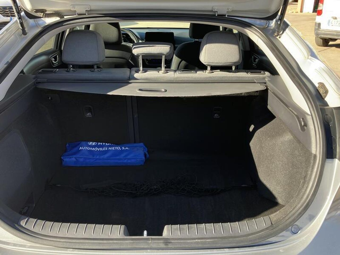 Hyundai Ioniq 1.6 GDI HEV Tecno DCT 104 kW (141 CV) Gris Plata Sedan