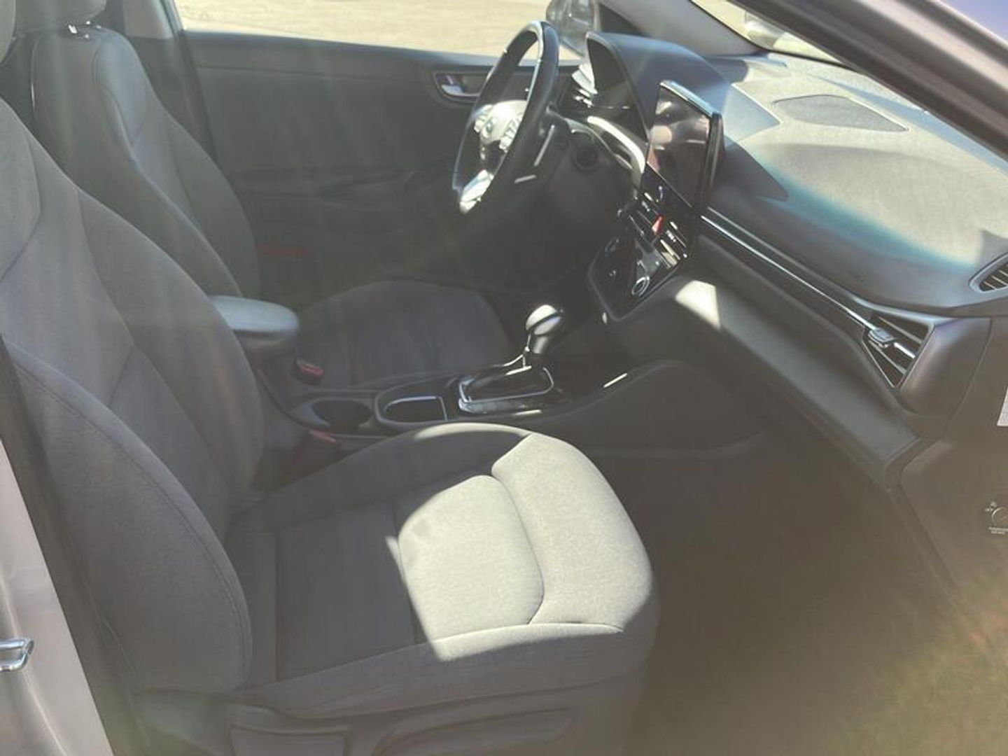 Hyundai Ioniq 1.6 GDI HEV Tecno DCT 104 kW (141 CV) Gris Plata Sedan