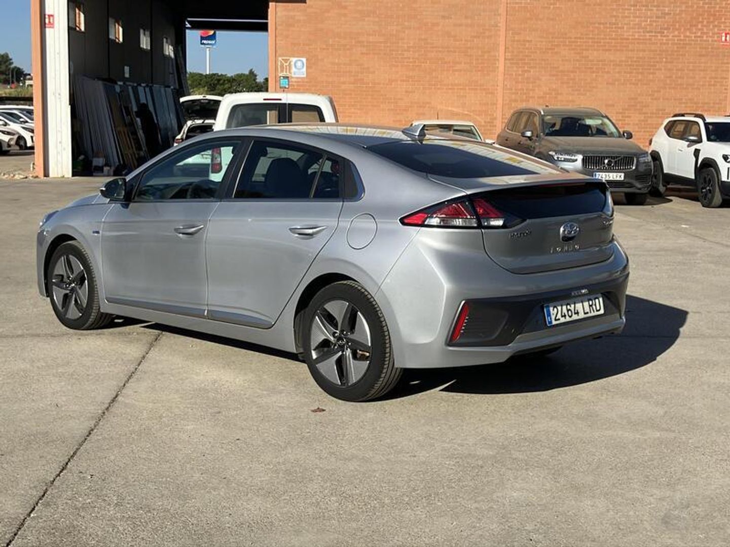 Hyundai Ioniq 1.6 GDI HEV Tecno DCT 104 kW (141 CV) Gris Plata Sedan