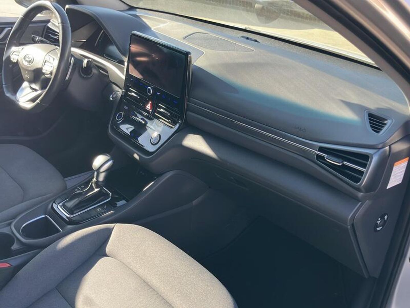 Hyundai Ioniq 1.6 GDI HEV Tecno DCT 104 kW (141 CV) Gris Plata Sedan