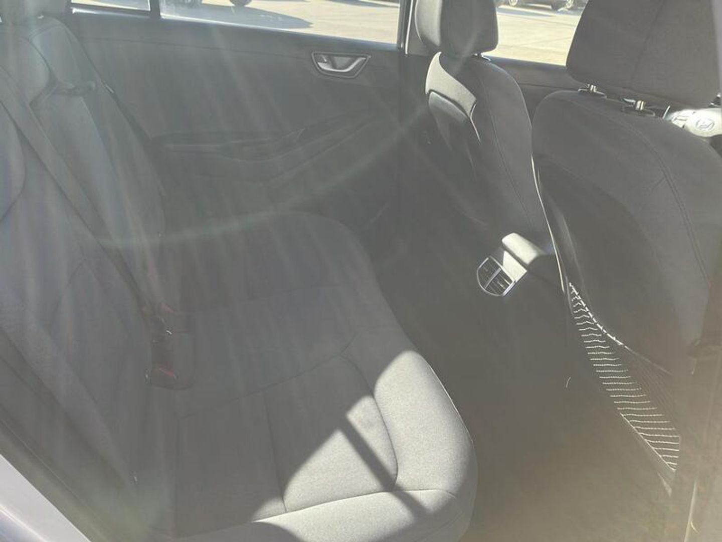 Hyundai Ioniq 1.6 GDI HEV Tecno DCT 104 kW (141 CV) Gris Plata Sedan
