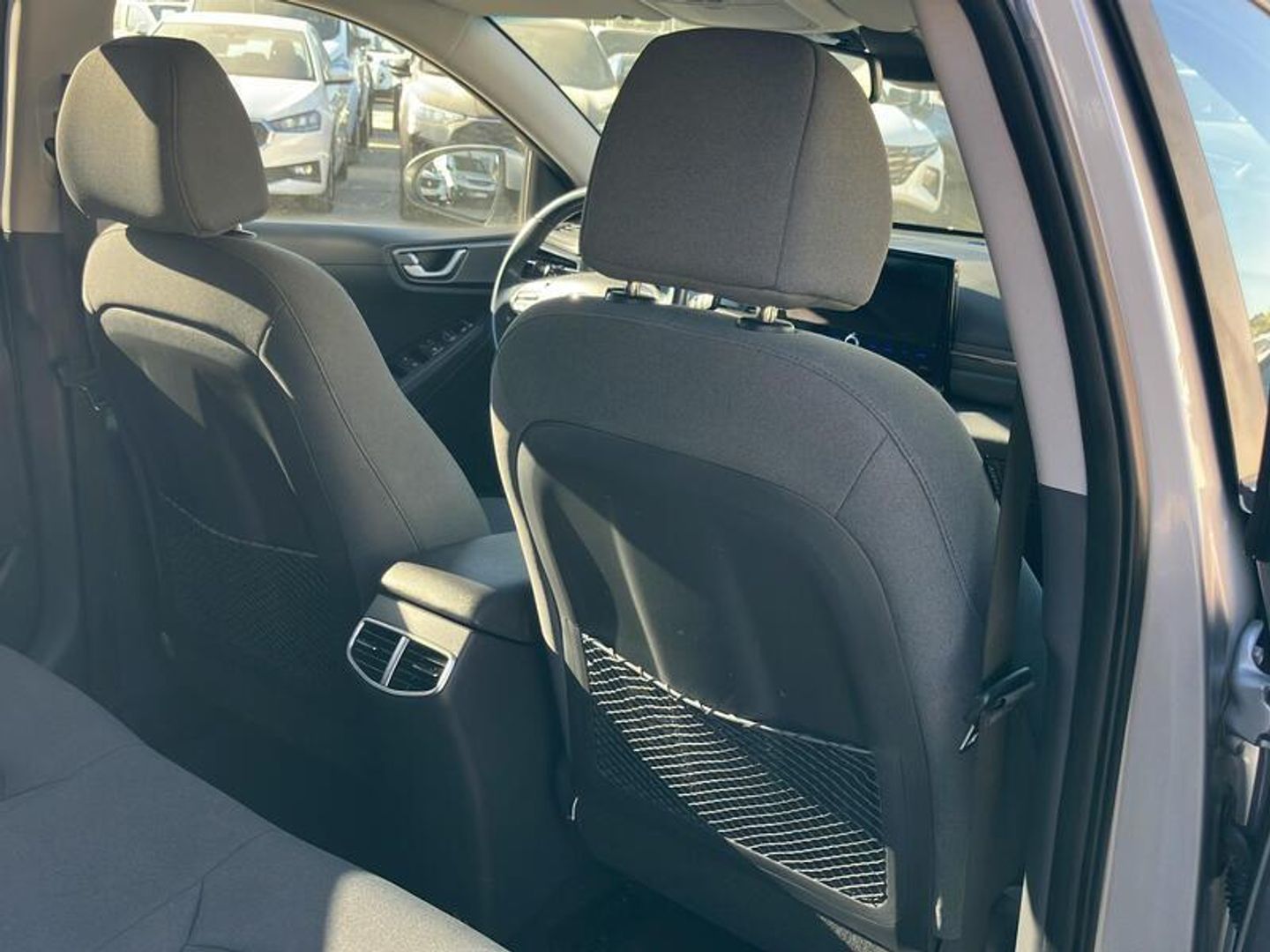 Hyundai Ioniq 1.6 GDI HEV Tecno DCT 104 kW (141 CV) Gris Plata Sedan