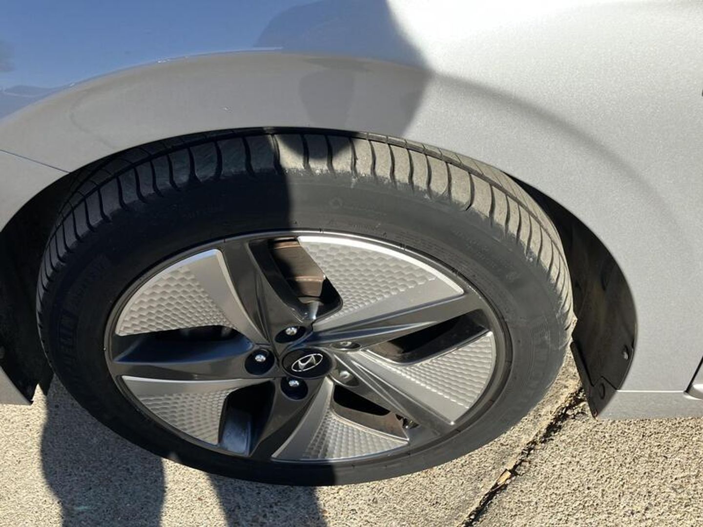 Hyundai Ioniq 1.6 GDI HEV Tecno DCT 104 kW (141 CV) Gris Plata Sedan
