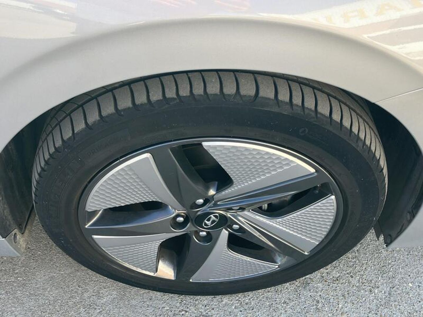 Hyundai Ioniq 1.6 GDI HEV Tecno DCT 104 kW (141 CV) Gris Plata Sedan