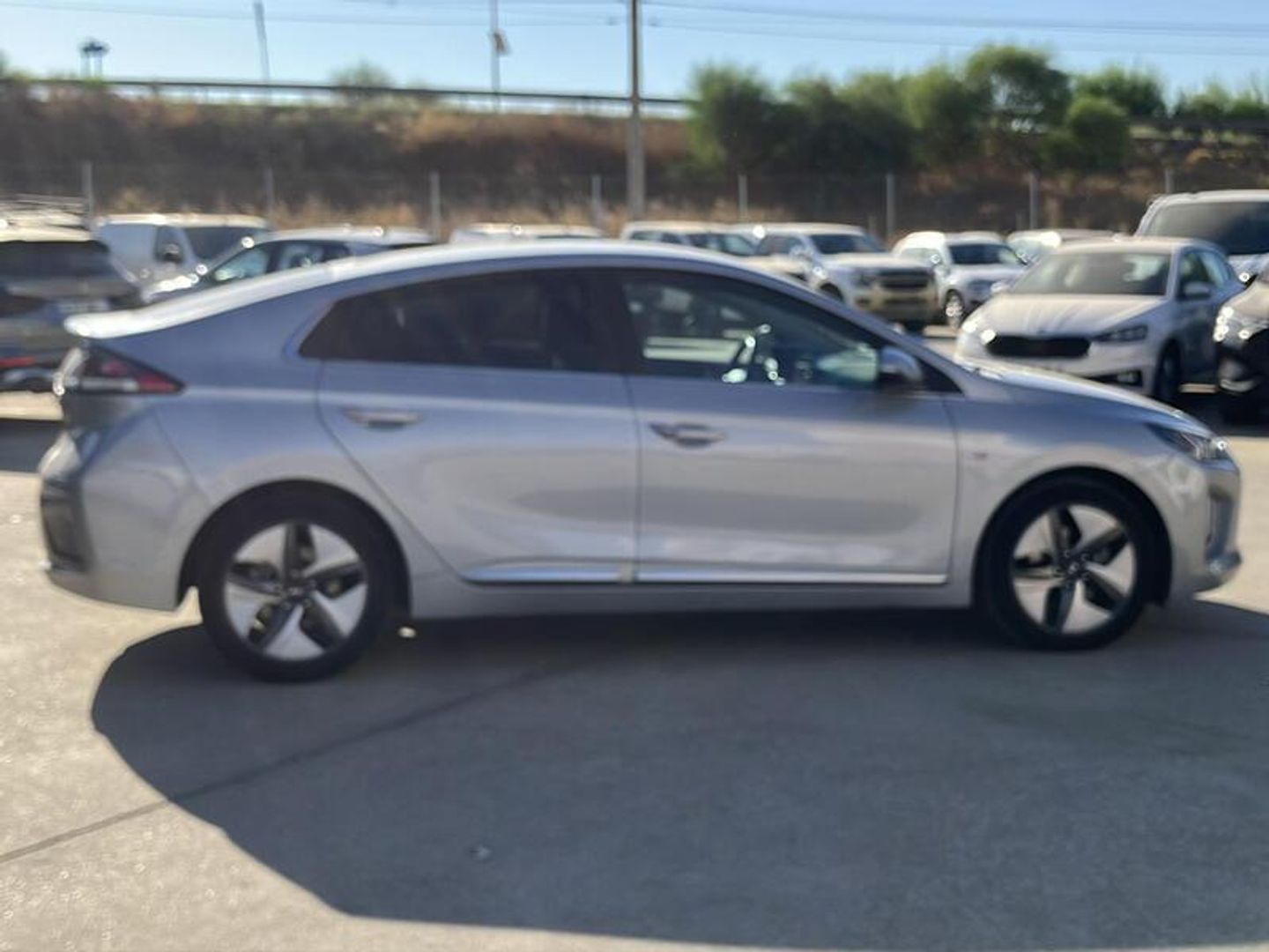 Hyundai Ioniq 1.6 GDI HEV Tecno DCT 104 kW (141 CV) Gris Plata Sedan