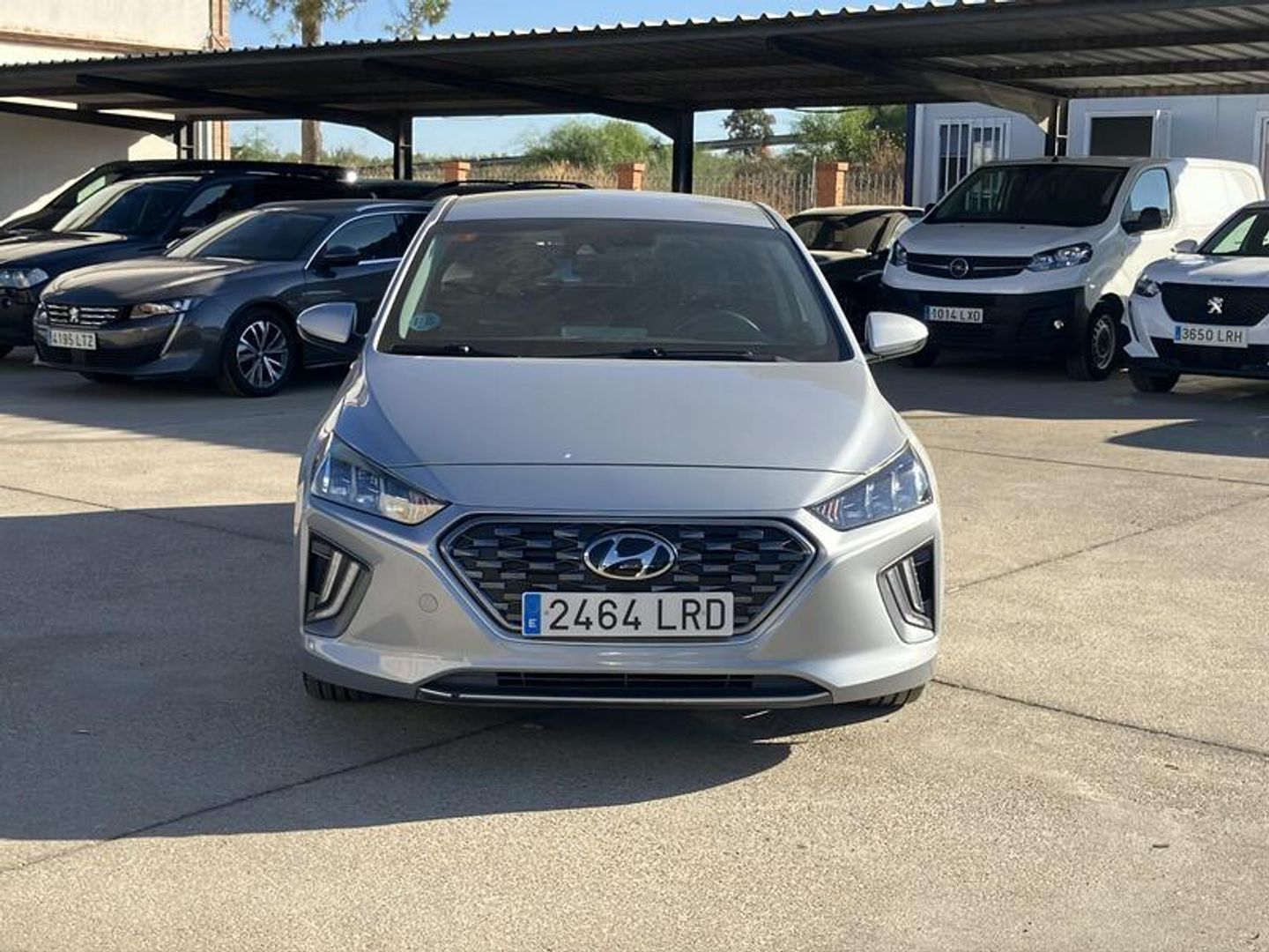 Hyundai Ioniq 1.6 GDI HEV Tecno DCT 104 kW (141 CV) Gris Plata Sedan