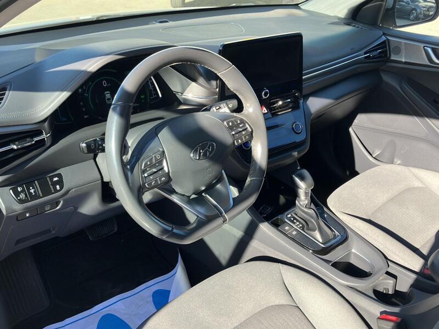 Hyundai Ioniq 1.6 GDI HEV Tecno DCT 104 kW (141 CV) Gris Plata Sedan