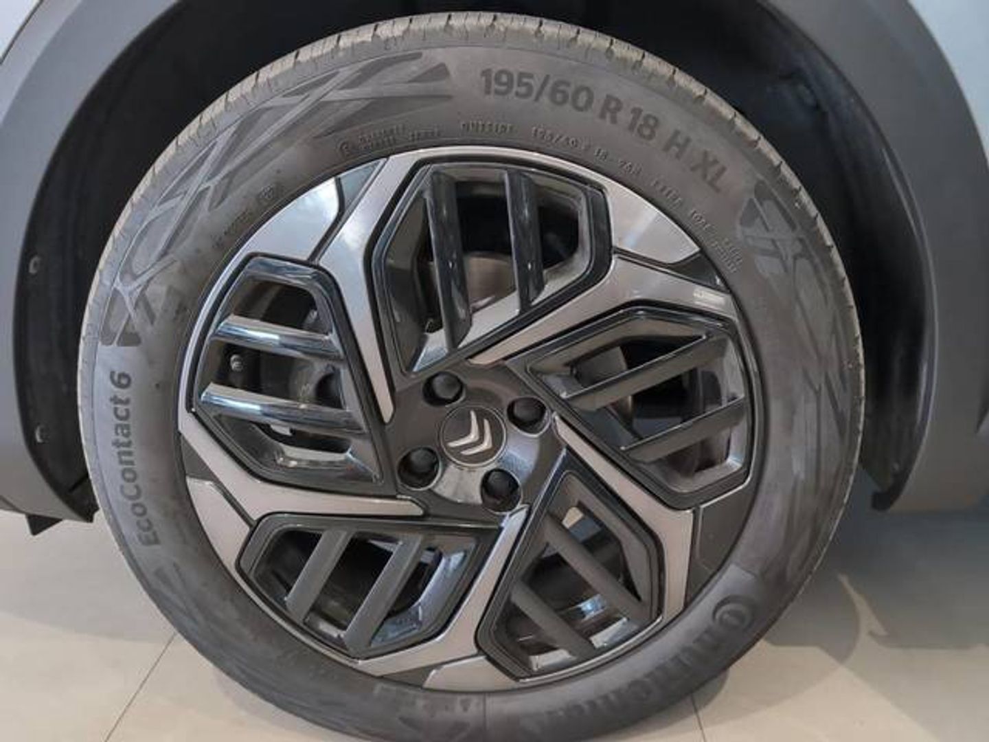 Citroen C4 BlueHDi 130 S&S Feel Pack EAT8 96 kW (130 CV) Gris Plata SUV