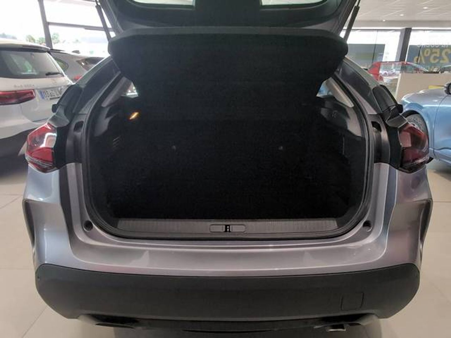 Citroen C4 BlueHDi 130 S&S Feel Pack EAT8 96 kW (130 CV) Gris Plata SUV