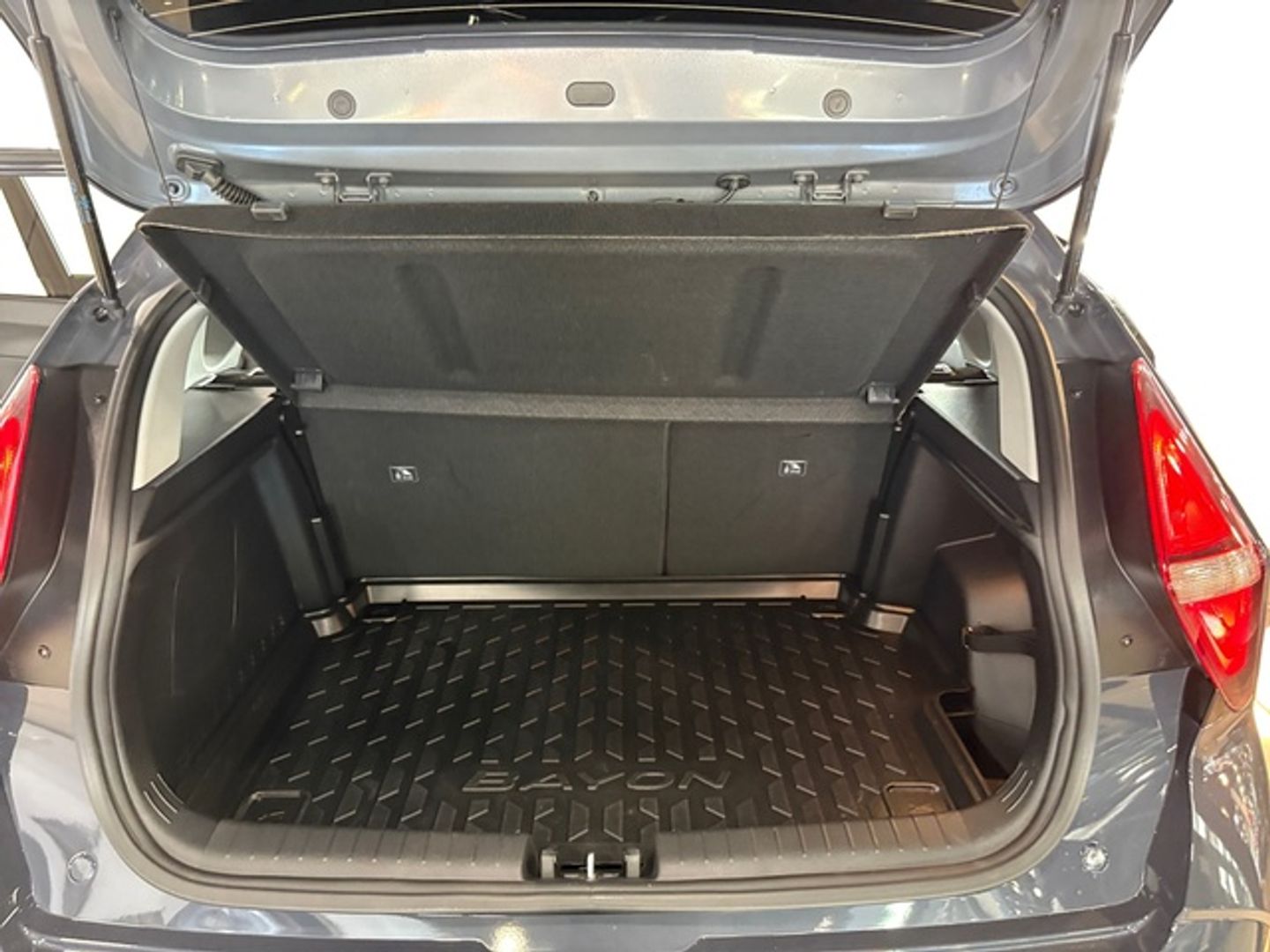Hyundai Bayon 1.0 TGDI 48V Maxx DCT 74 kW (100 CV) Gris SUV