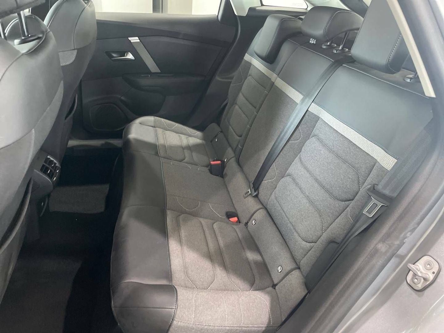 Citroen C4 BlueHDi 130 S&S Feel Pack EAT8 96 kW (130 CV) Gris SUV