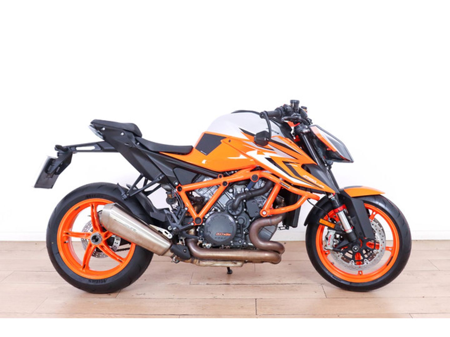 KTM Super Duke R 1290 Naranja Motorcycle