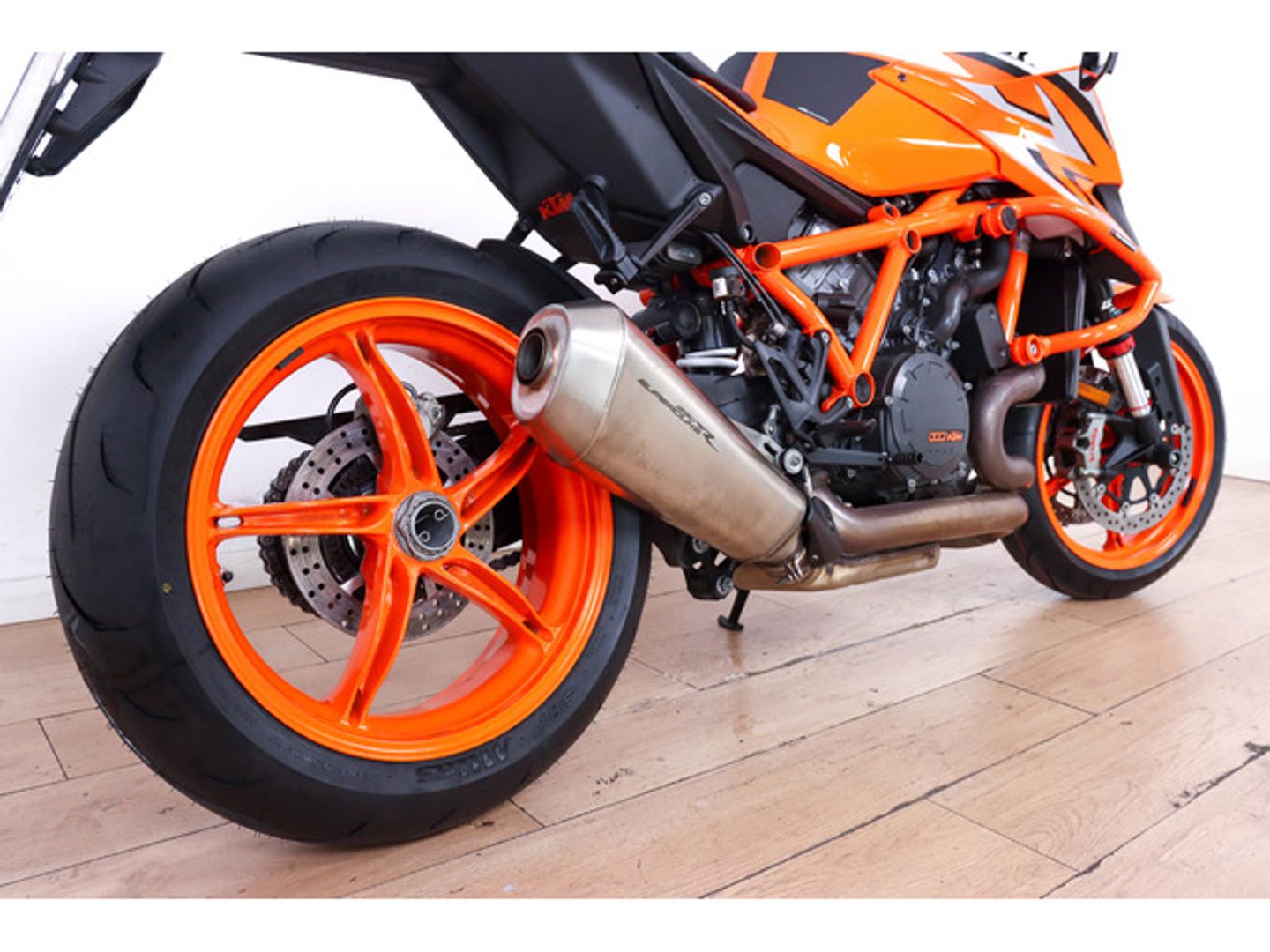 KTM Super Duke R 1290 Naranja Motorcycle